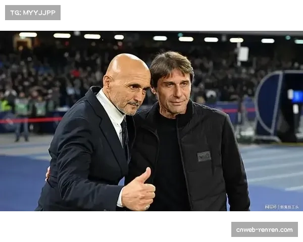 镜头捕捉：场边孔蒂与斯帕莱蒂就一次越位判罚激烈讨论